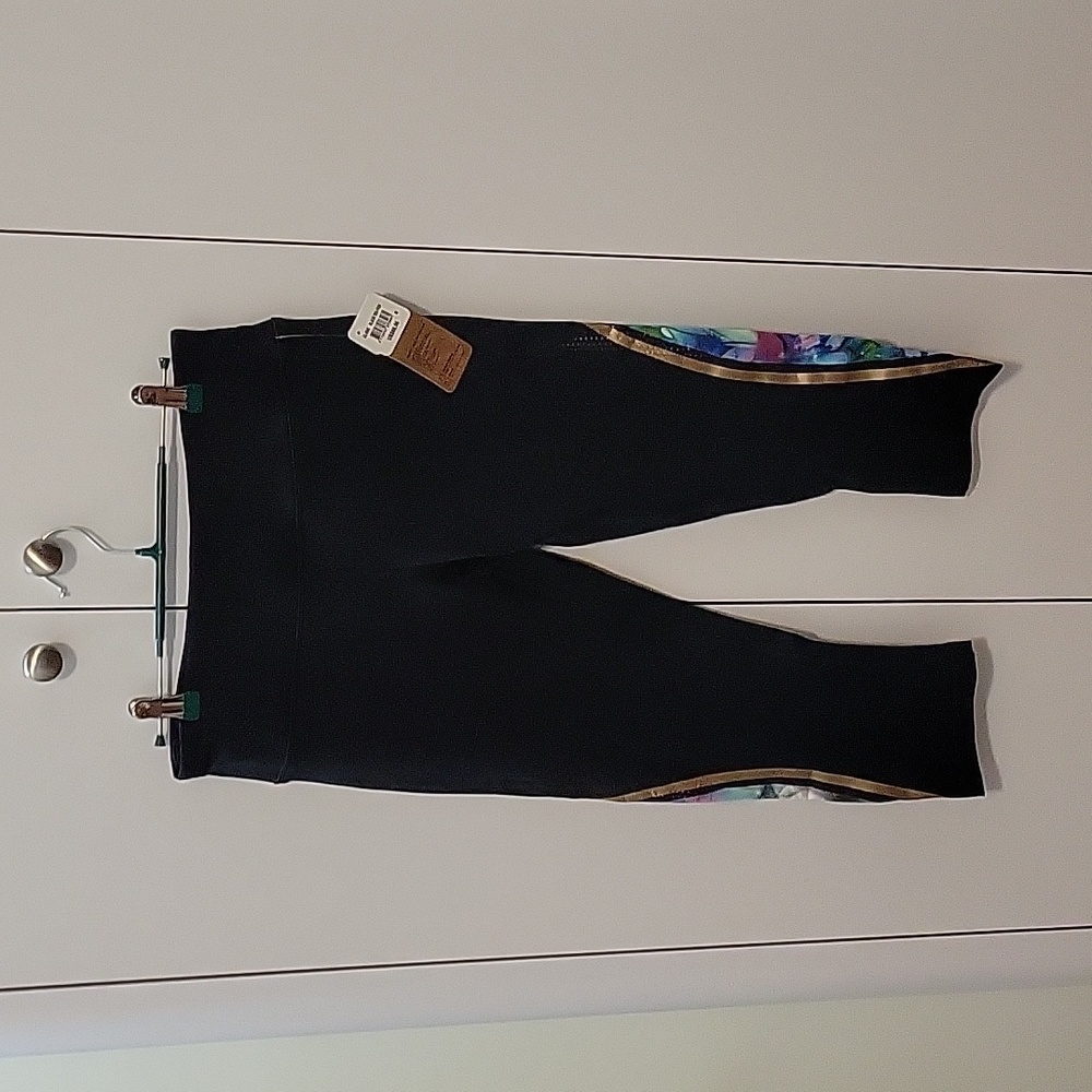 NWT Shape Leggings